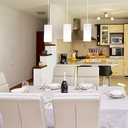 Holiday home Stancija Loj With Private Pool